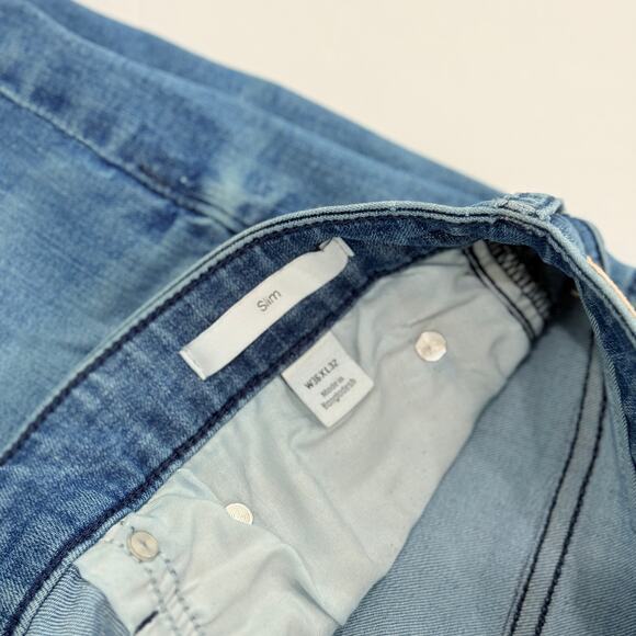 Calvin Klein Slim Straight Fit Jeans | 36x32 | Light Wash - Picture 4 of 6